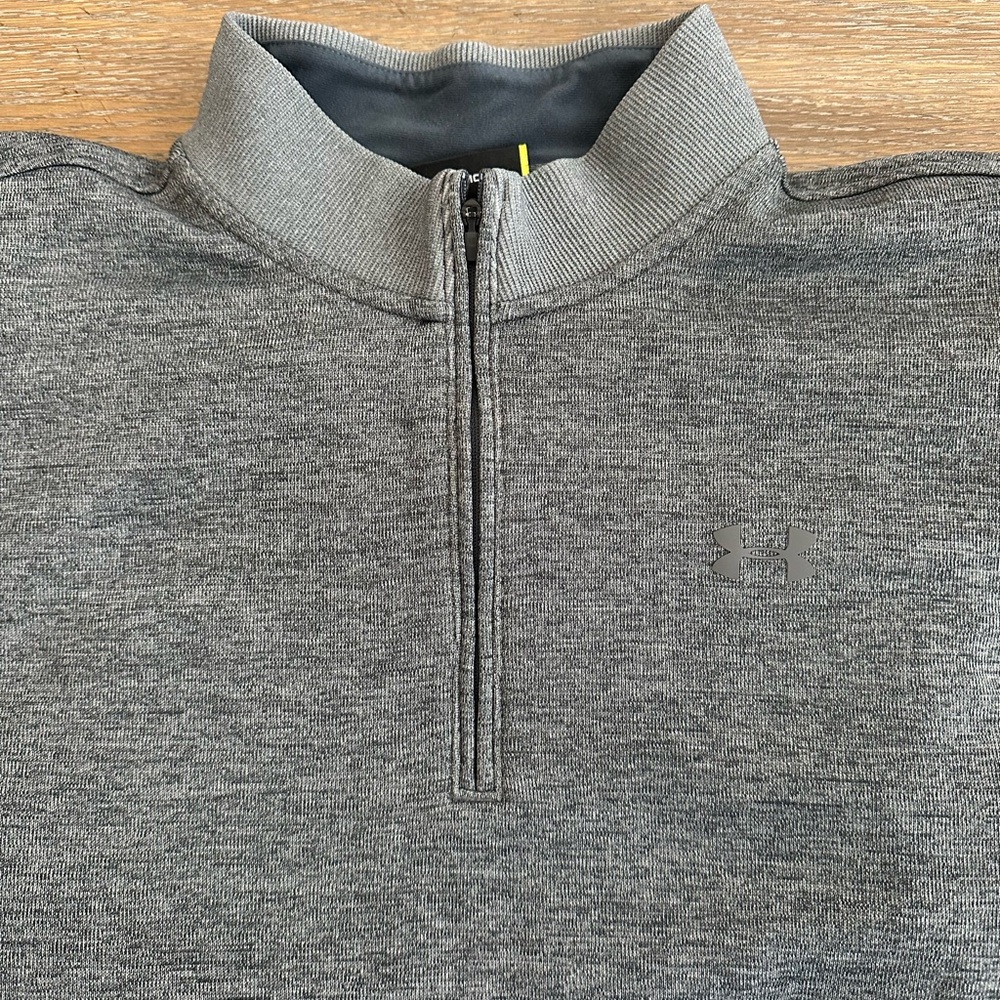 Under Armour‎ 1/4 Zip Pullover Gently Worn